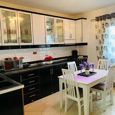 4 Bed - Sleeps 9 - Pets - Garden - Parking