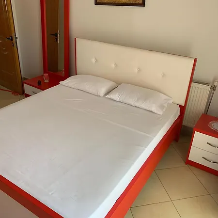 4 Bed - Sleeps 9 - Pets - Garden - Parking فيير