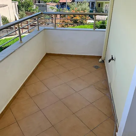 4 Bed - Sleeps 9 - Pets - Garden - Parking * فيير