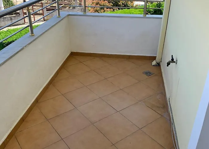 4 Bed - Sleeps 9 - Pets - Garden - Parking * Fier