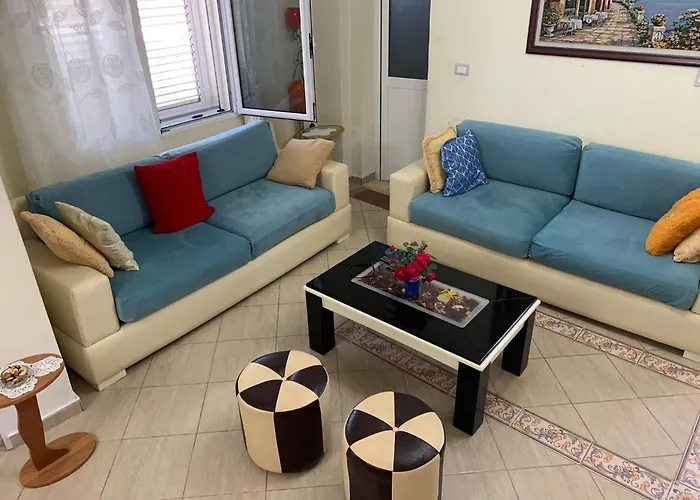 4 Bed - Sleeps 9 - Pets - Garden - Parking