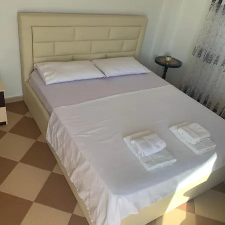 别墅 4 Bed - Sleeps 9 - Pets - Garden - Parking