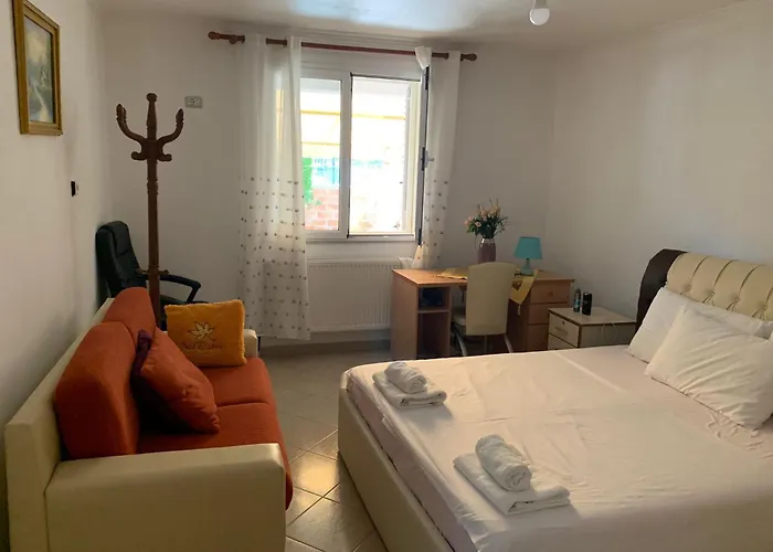 4 Bed - Sleeps 9 - Pets - Garden - Parking Villa Fier