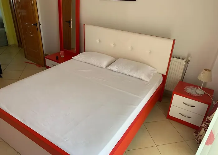 4 Bed - Sleeps 9 - Pets - Garden - Parking Fier