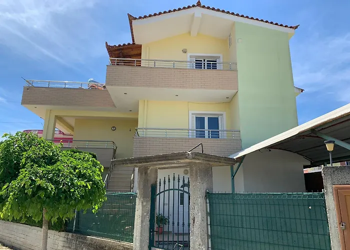 别墅 4 Bed - Sleeps 9 - Pets - Garden - Parking 费里